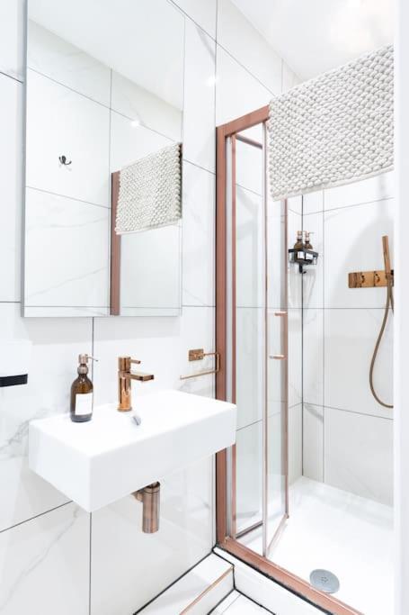 Stunning Boutique Flat In Central Location - Beatrice Bath Luaran gambar